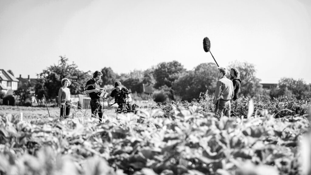 Freelance regisseur Ian Swerts behind the scenes op set